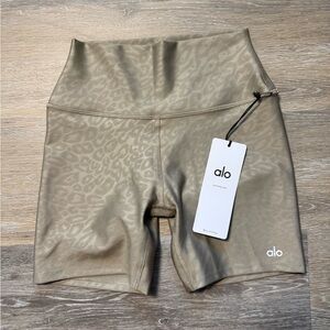 Alo Yoga Airlift High Waist Leopard 5” Biker Short